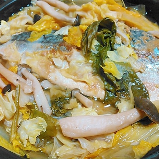 鯖味噌煮しめじオレンジ白菜かぶ葉キャベツ蒸し